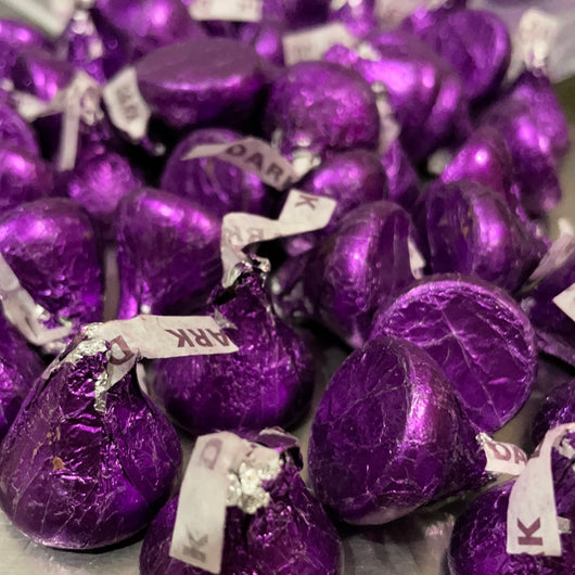 HERSHEY'S KISSES Colors Purple Dark chocolate